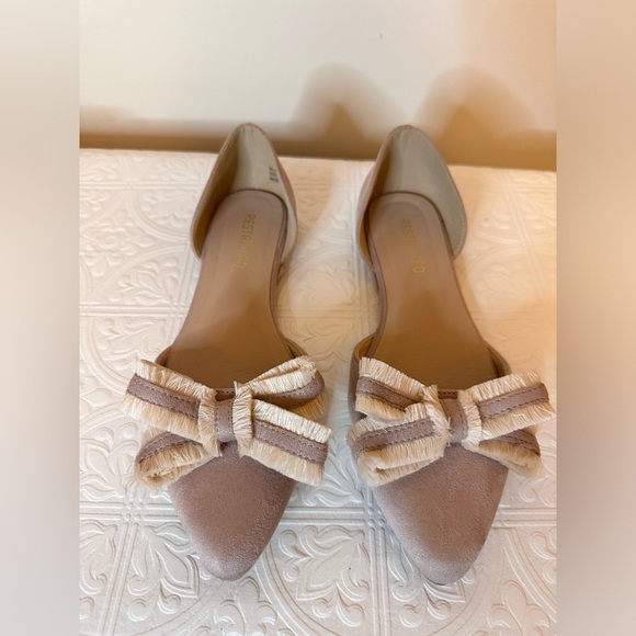 Restricted Nude/Blush Pointed Toe Flats with Two Toned Bow Detail Women’s Sz 9 - Picture 2 of 9